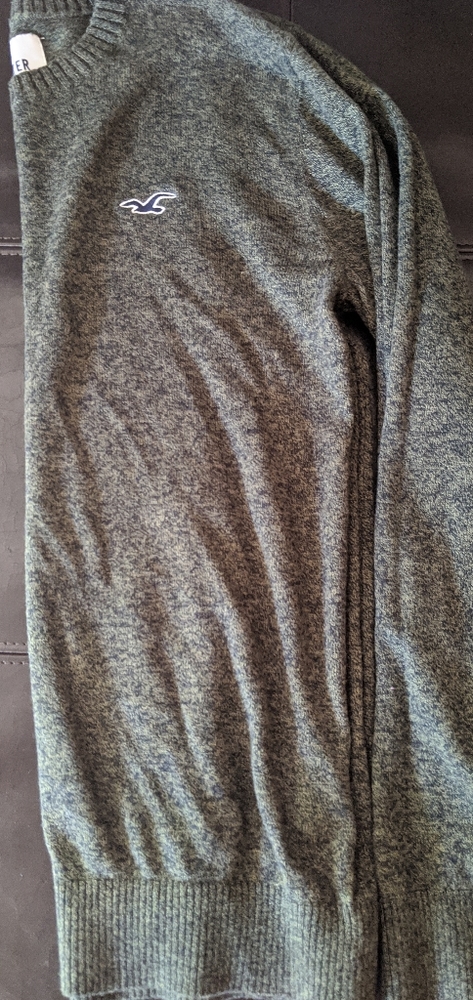 Hollister XS soft mens sweater